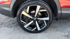 Nissan Qashqai 1.3 DiG-T Tekna 5dr Petrol Hatchback